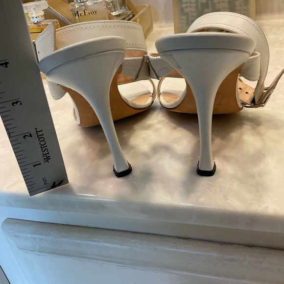 Manolo Blahnik Heeled Sandals, Ankle Strap with Buckle, White Leather, Size 8/39 - Picture 10 of 13